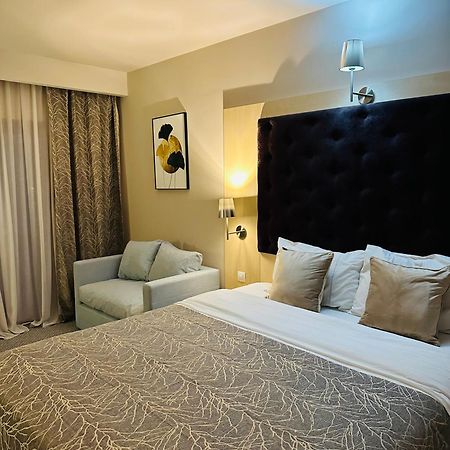 Hotel Plaza Крайова Экстерьер фото